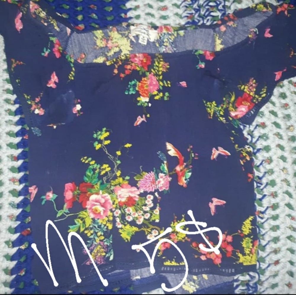 Womans floral shirt.